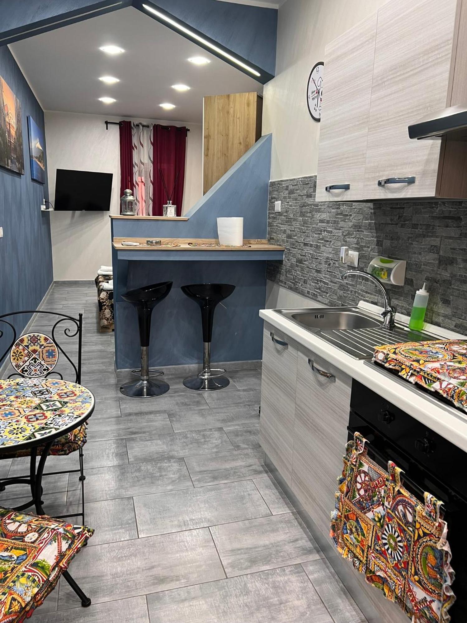 Mary House Apartments Catania Bagian luar foto