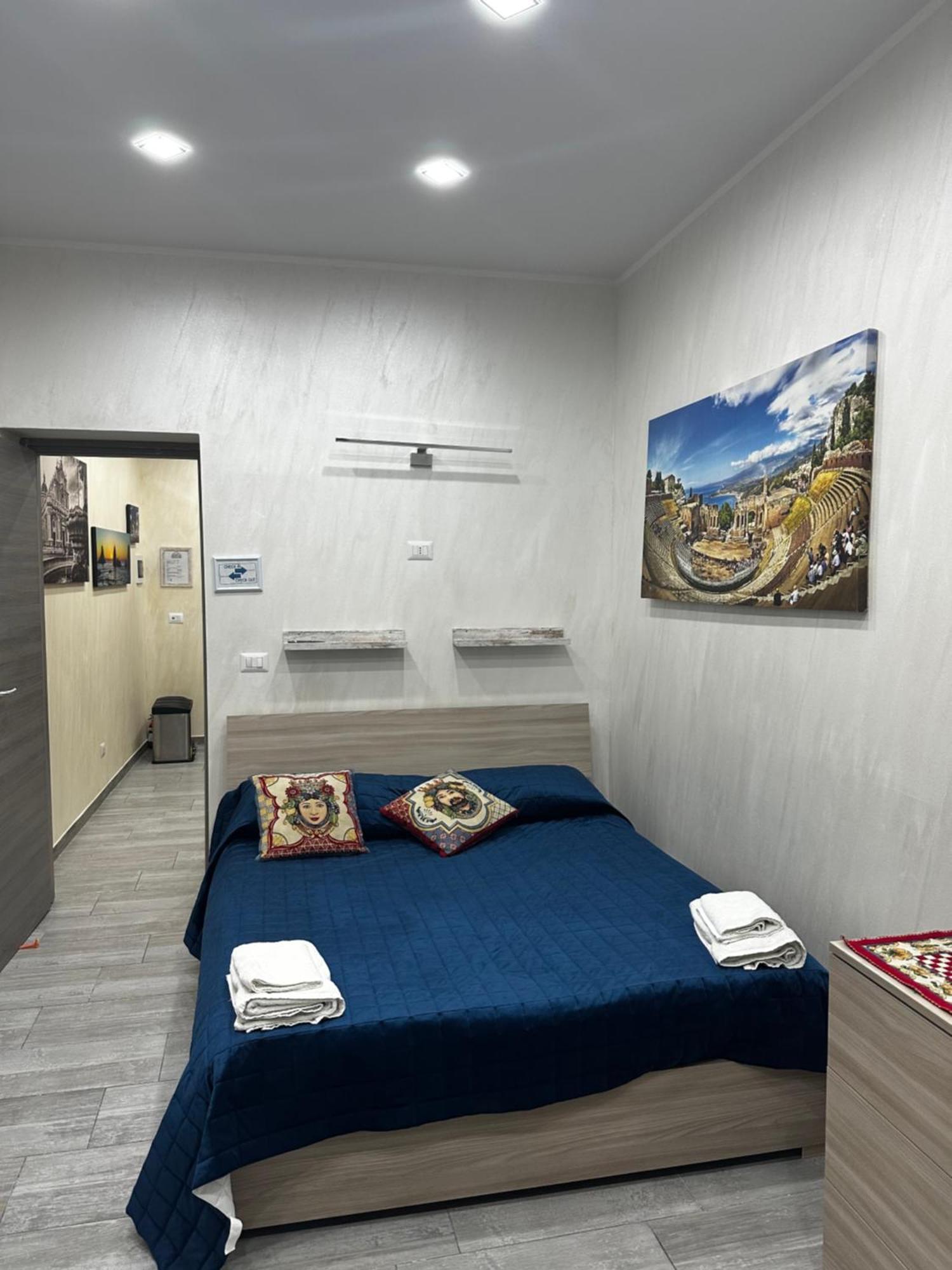 Mary House Apartments Catania Bagian luar foto