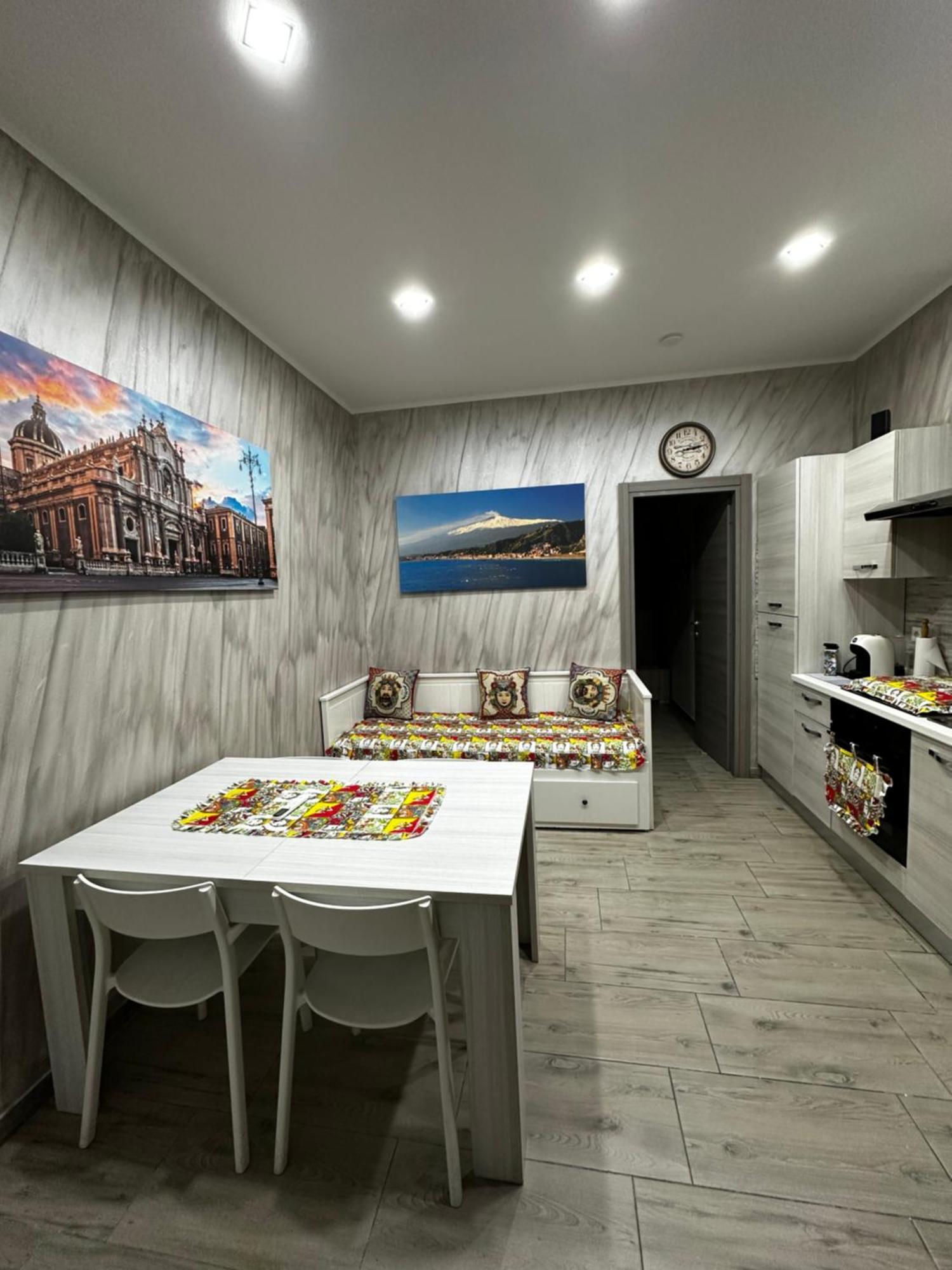 Mary House Apartments Catania Bagian luar foto