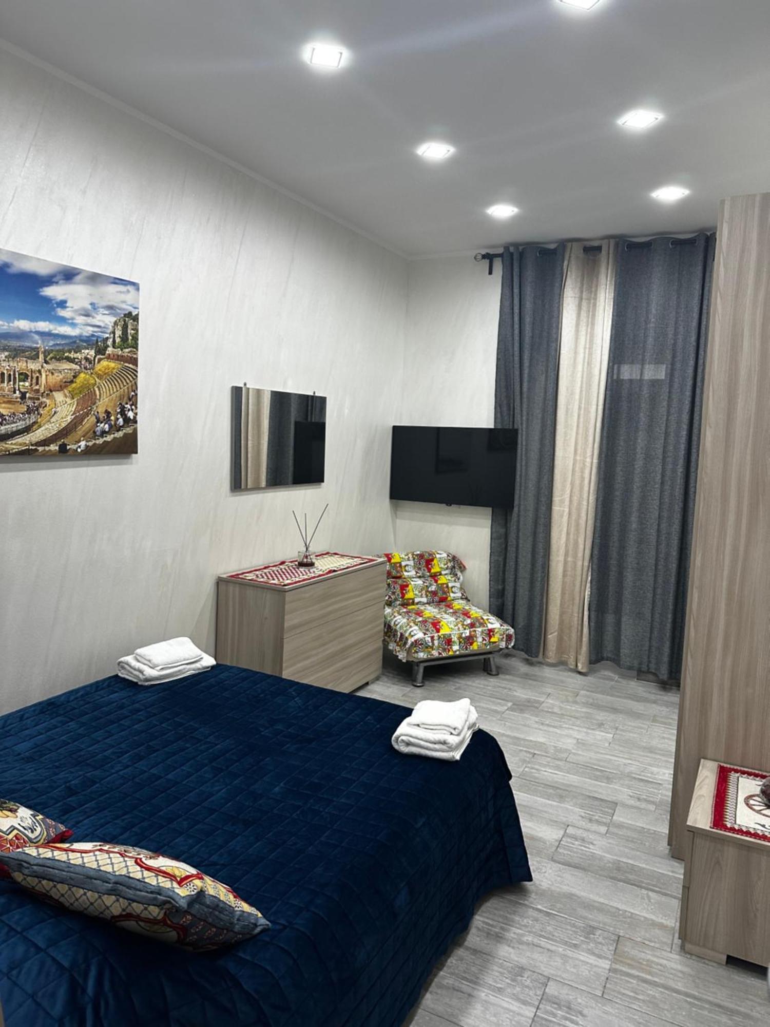 Mary House Apartments Catania Bagian luar foto