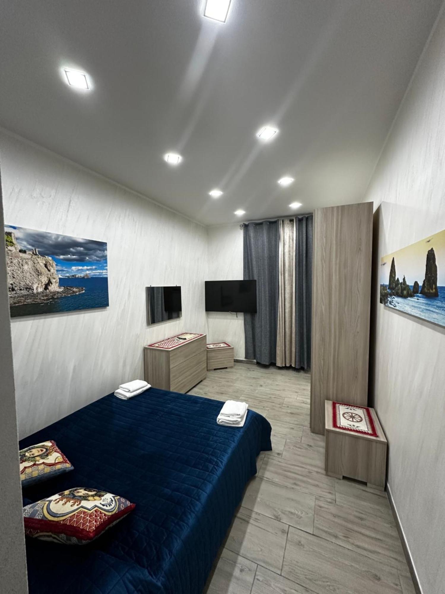 Mary House Apartments Catania Bagian luar foto